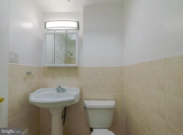 $180,000 | 325 White Avenue, Linwood, PA 19061