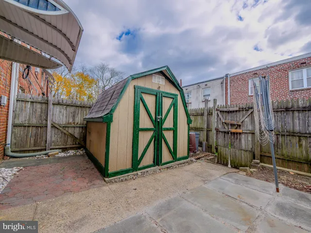 $180,000 | 325 White Avenue, Linwood, PA 19061