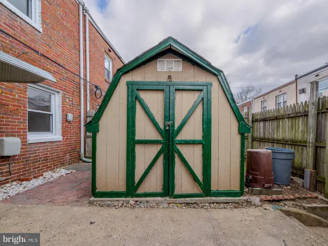 $180,000 | 325 White Avenue, Linwood, PA 19061