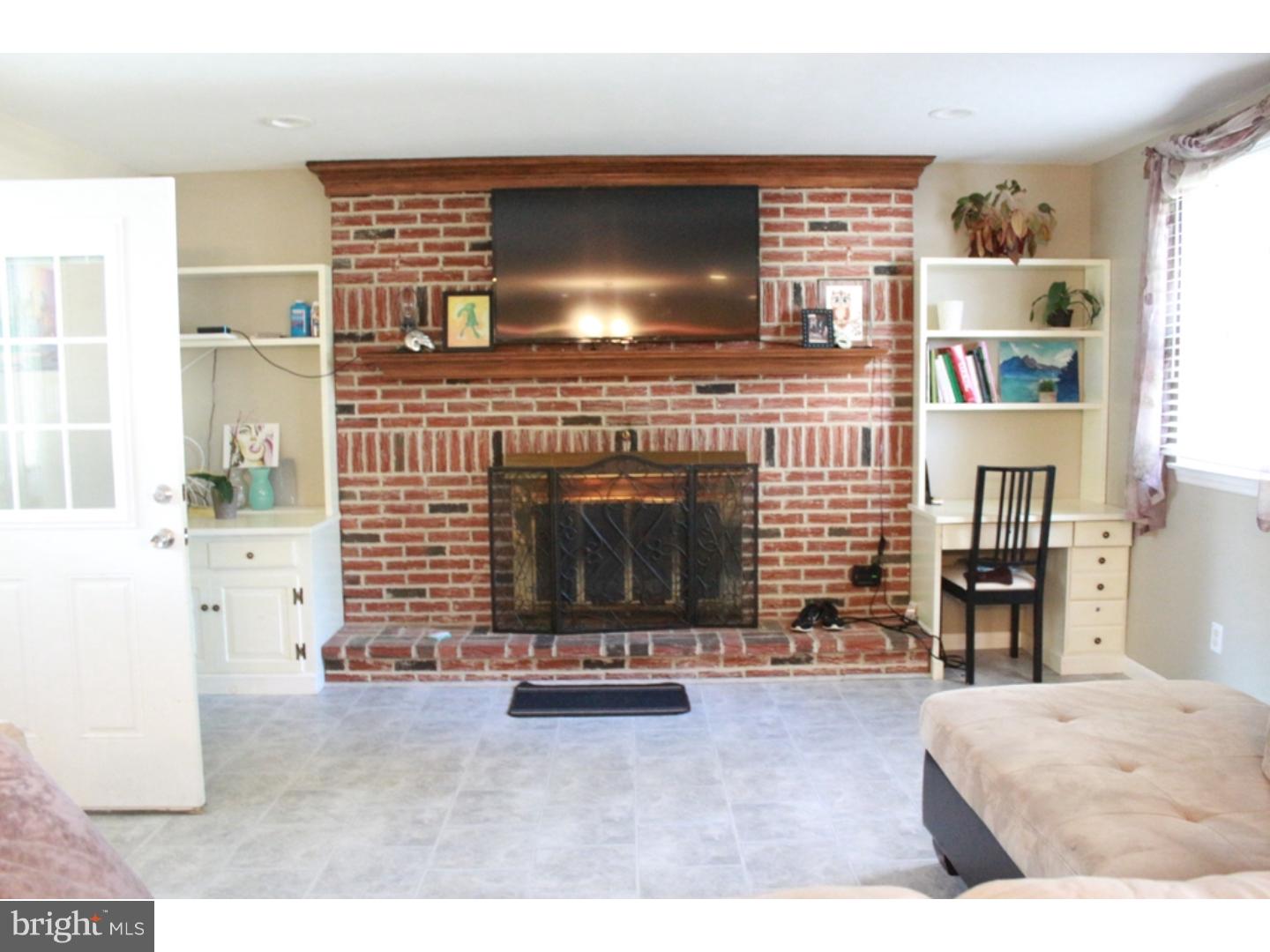 132 Baldwin Road Glassboro, NJ 08028 - Photo 7 of 21 Living Room