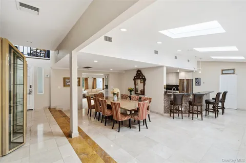 $2,399,000 | 23 Wildwood Lane, Greenvale, NY 11548
