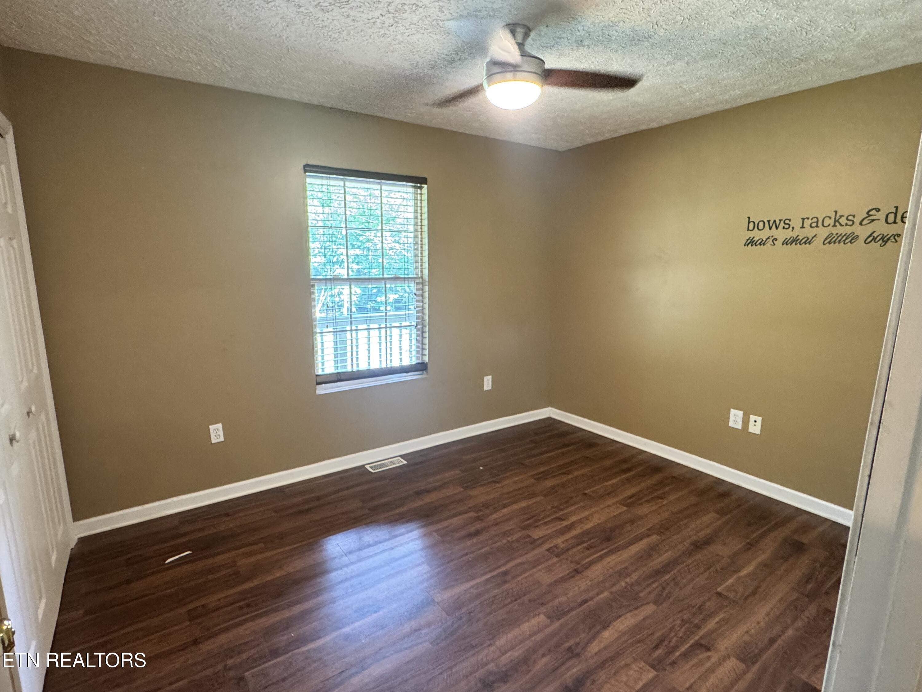 211 Jamie Street Maynardville, TN 37807 - Photo 19 of 27 2025-05-19 16.22.12