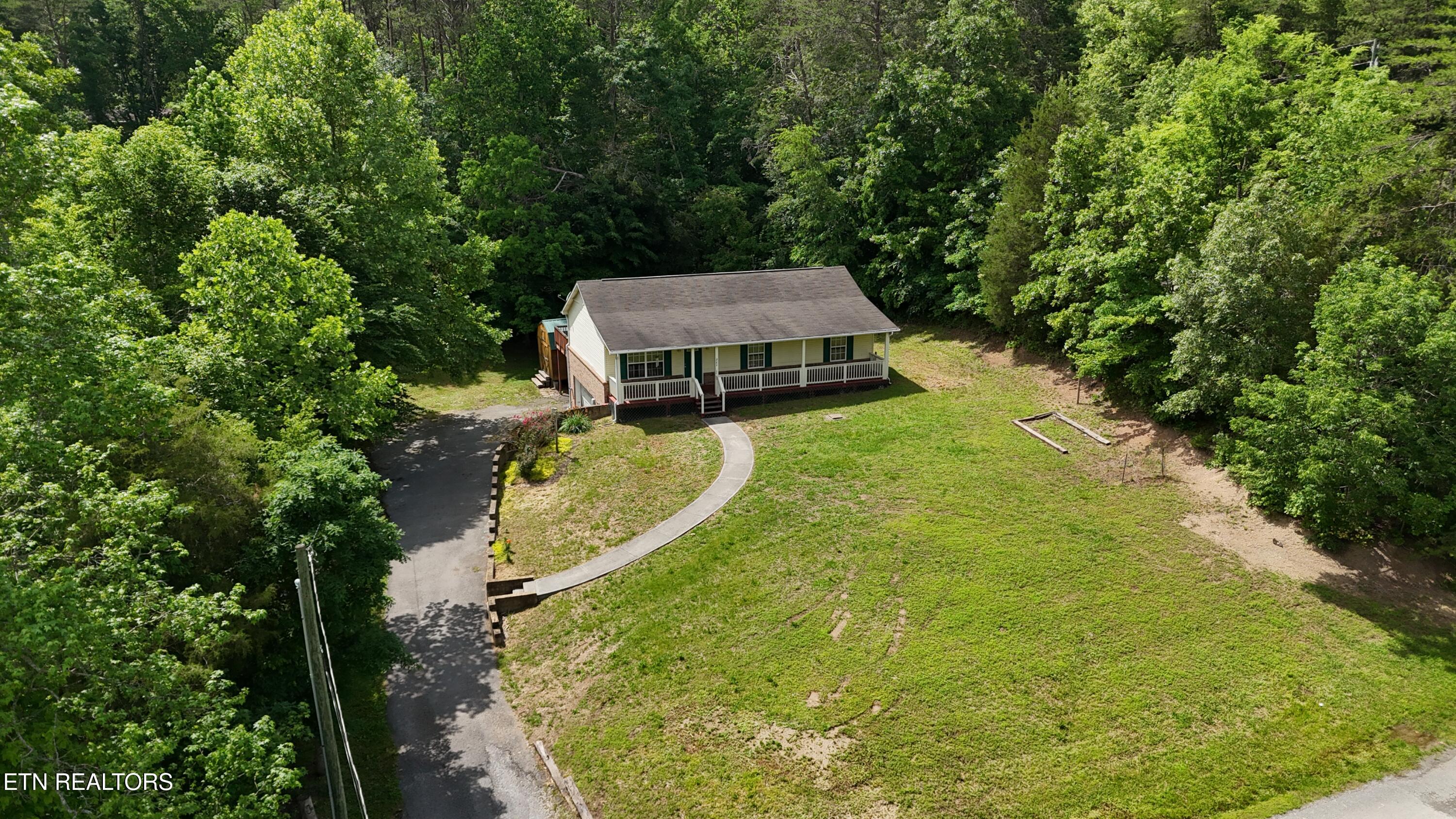 211 Jamie Street Maynardville, TN 37807 - Photo 2 of 27 0002