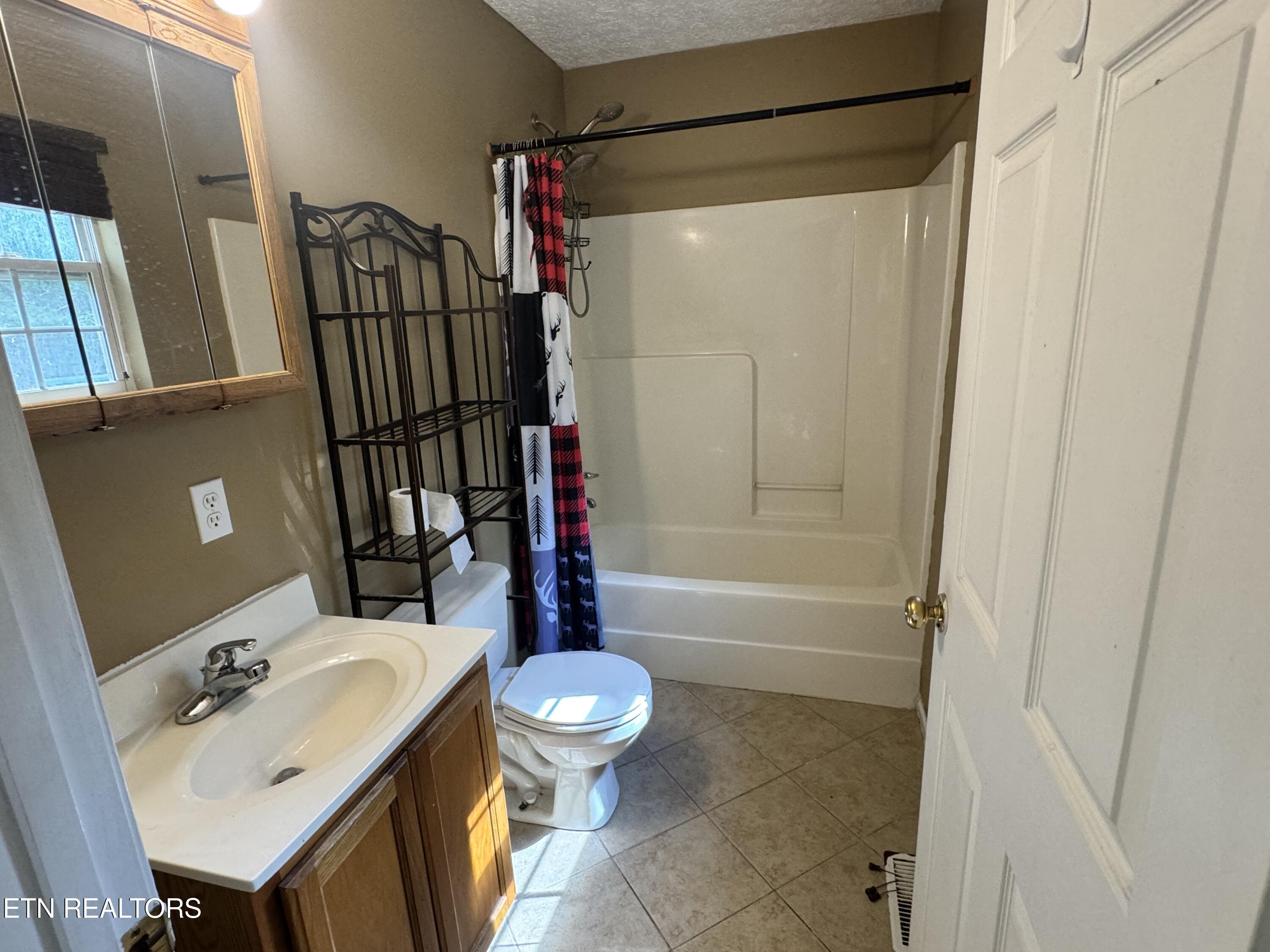 211 Jamie Street Maynardville, TN 37807 - Photo 23 of 27 2025-05-19 16.22.57