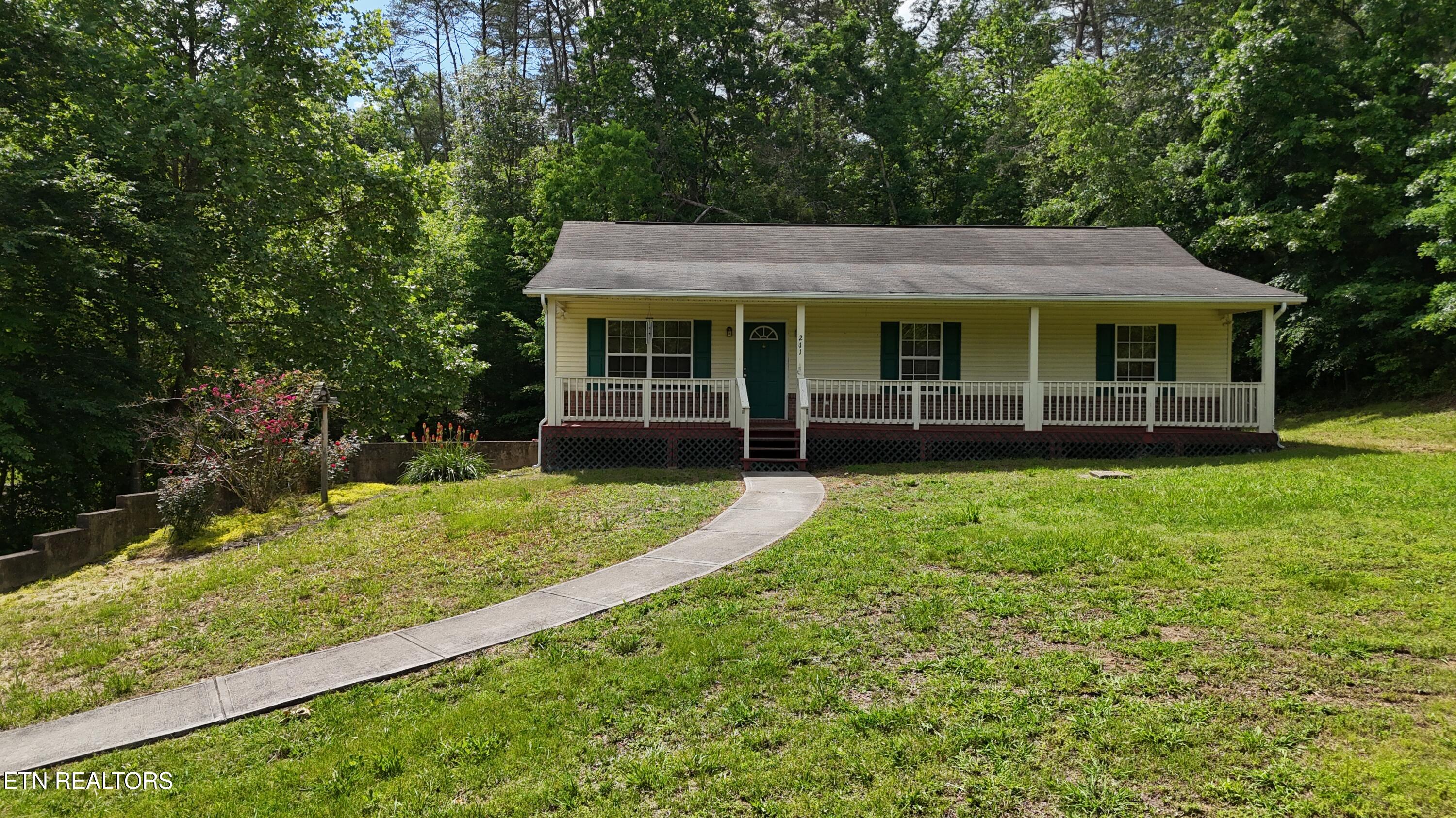 211 Jamie Street Maynardville, TN 37807 - Photo 4 of 27 2025-05-19 15.49.09