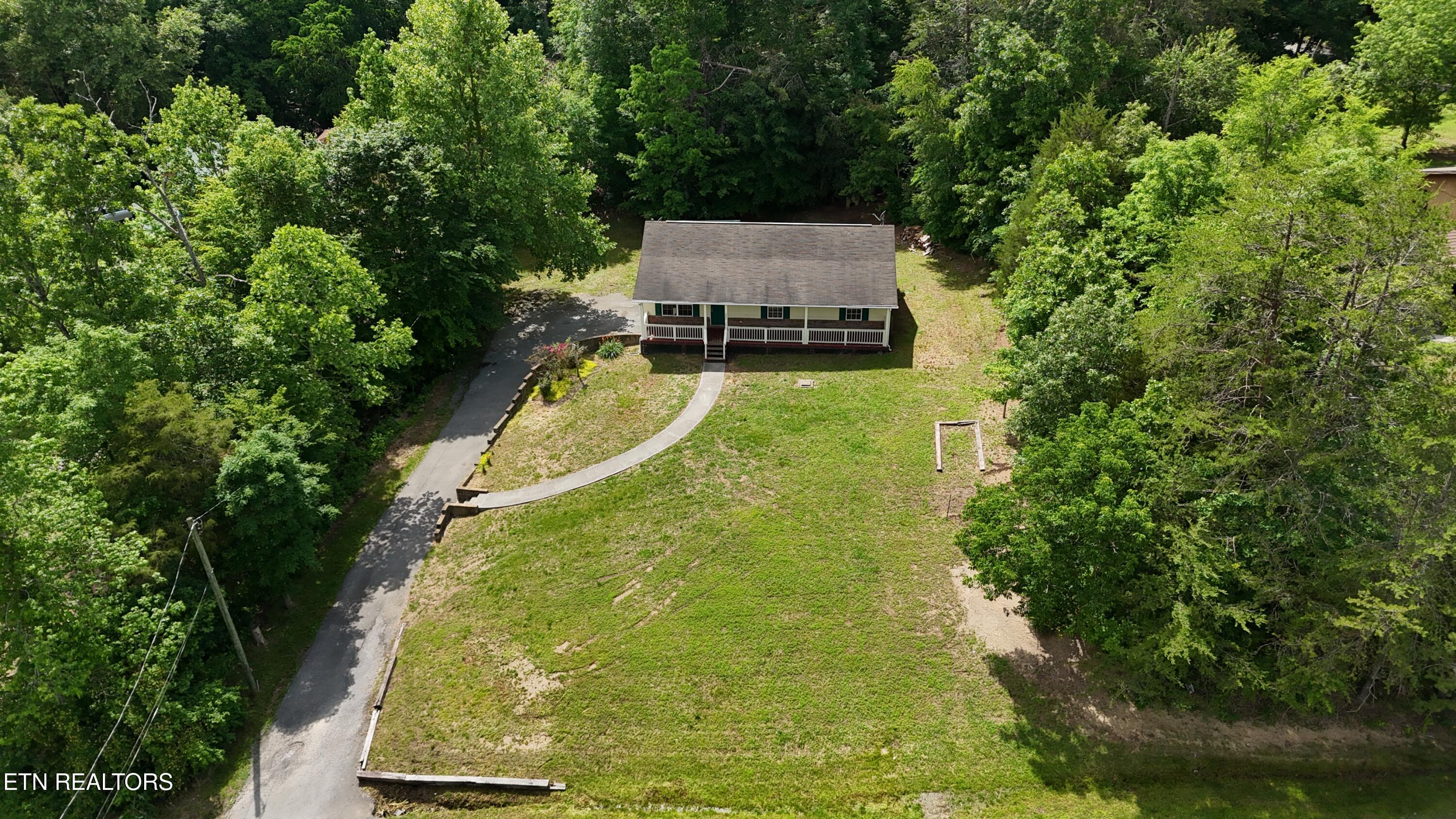 211 Jamie Street Maynardville, TN 37807 - Photo 5 of 27 2025-05-19 15.49.13