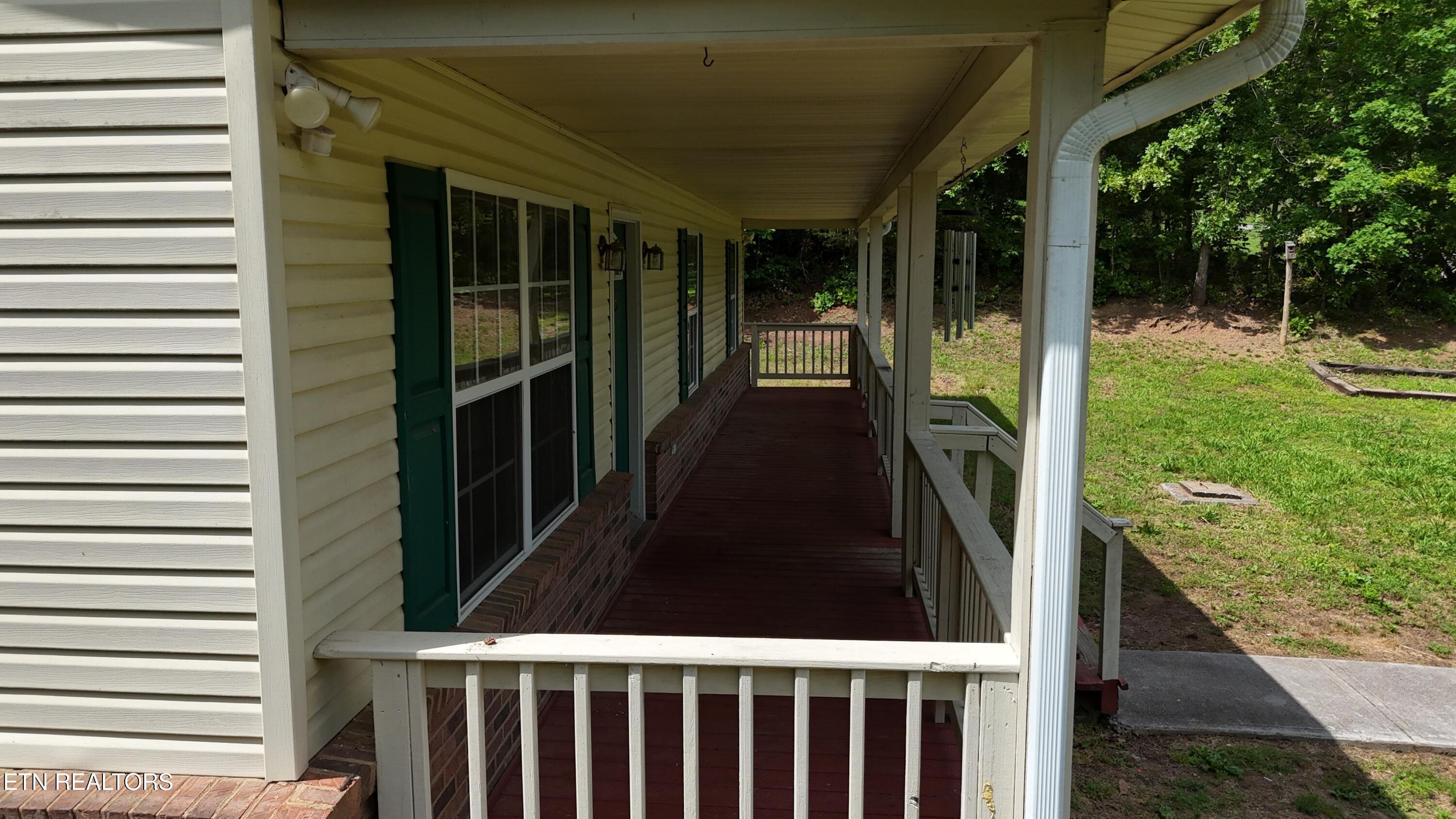 211 Jamie Street Maynardville, TN 37807 - Photo 6 of 27 2025-05-19 15.49.14