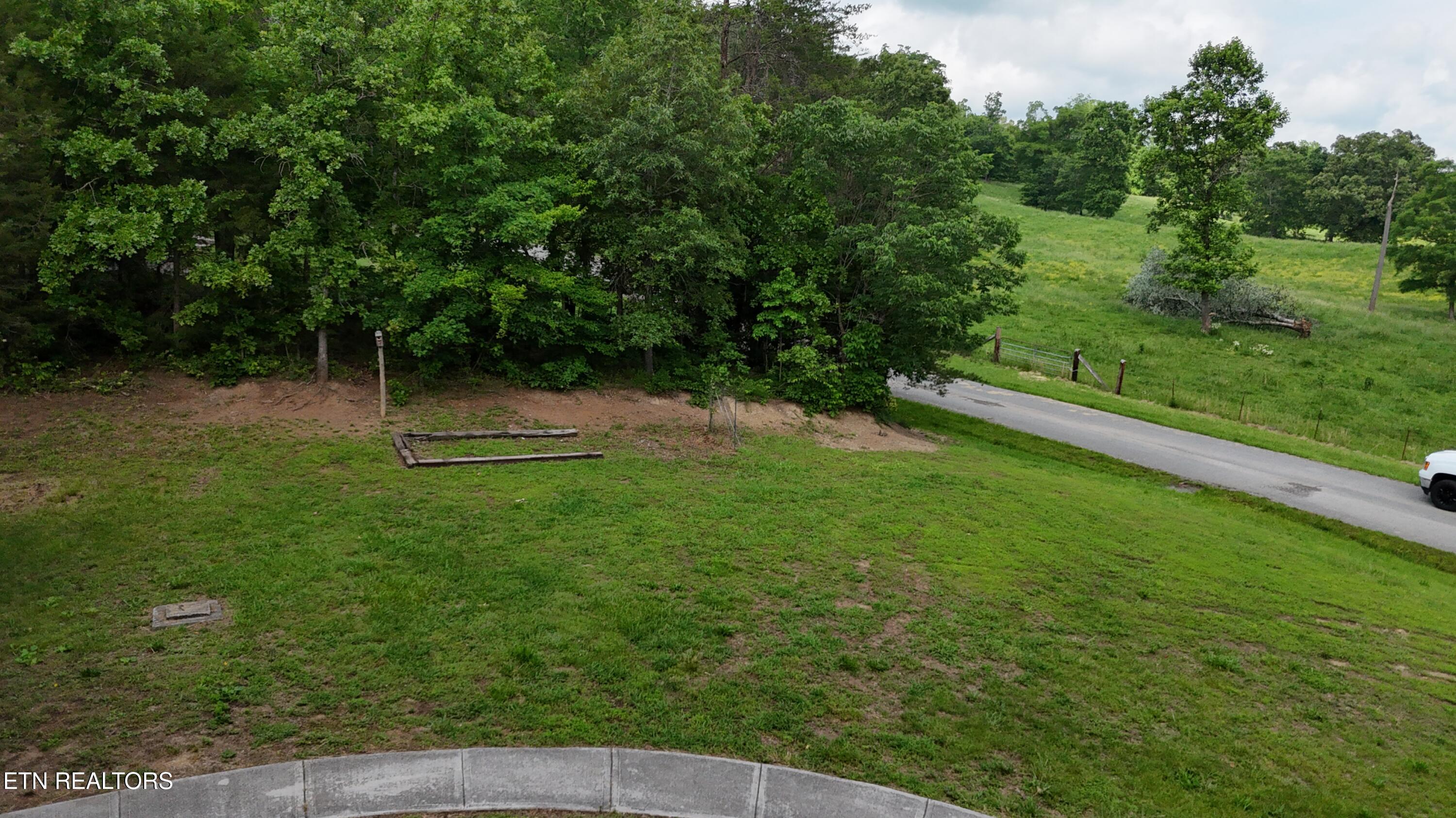 211 Jamie Street Maynardville, TN 37807 - Photo 9 of 27 2025-05-19 15.49.15