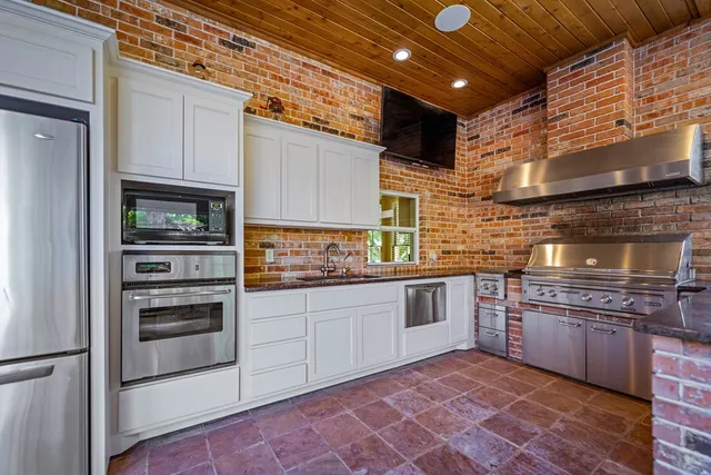 $1,900,000 | 2409 West Commerce Street, San Saba, TX 76877