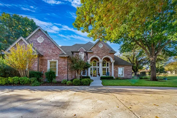 $1,900,000 | 2409 West Commerce Street, San Saba, TX 76877