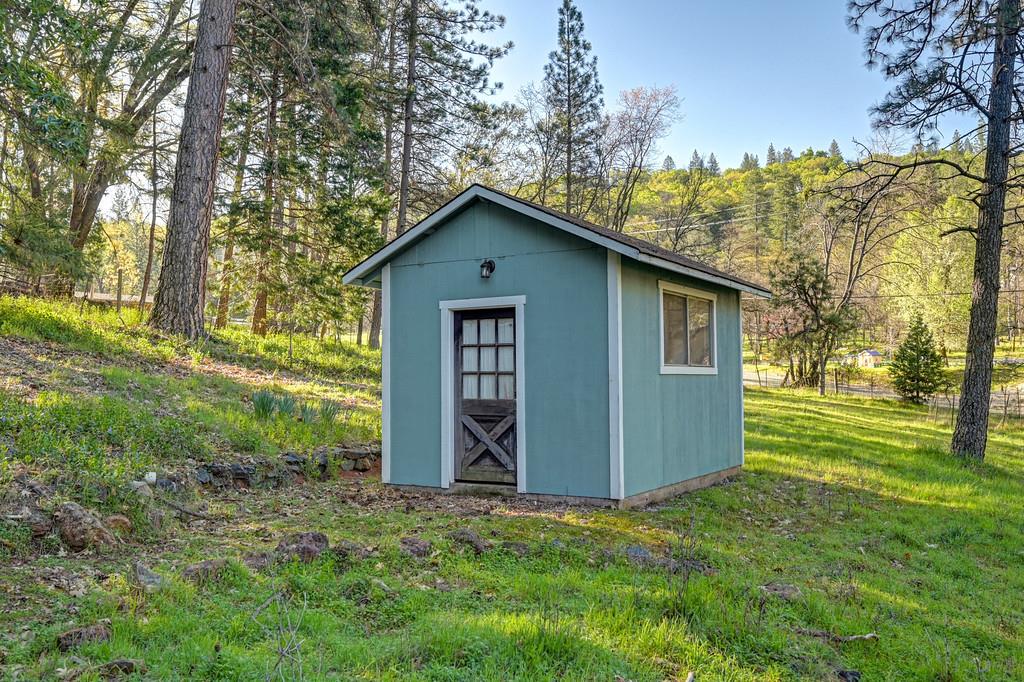 3191 Fort Jim Road Placerville, CA 95667 - Photo 5 of 30 a house with a outdoor space