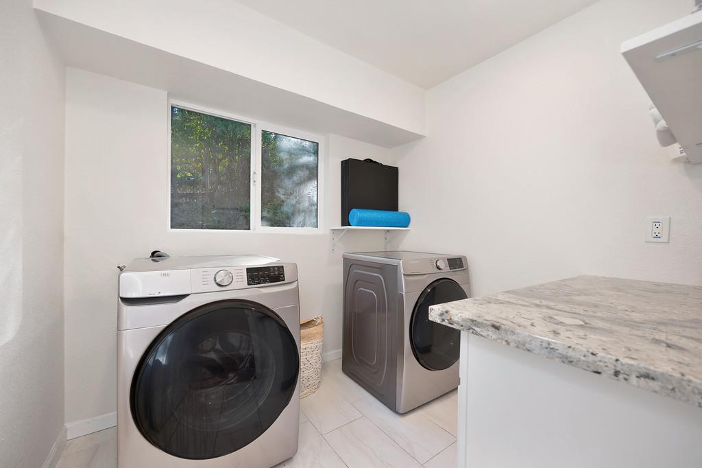 3191 Fort Jim Road Placerville, CA 95667 - Photo 8 of 30 a utility room with dryer and washer