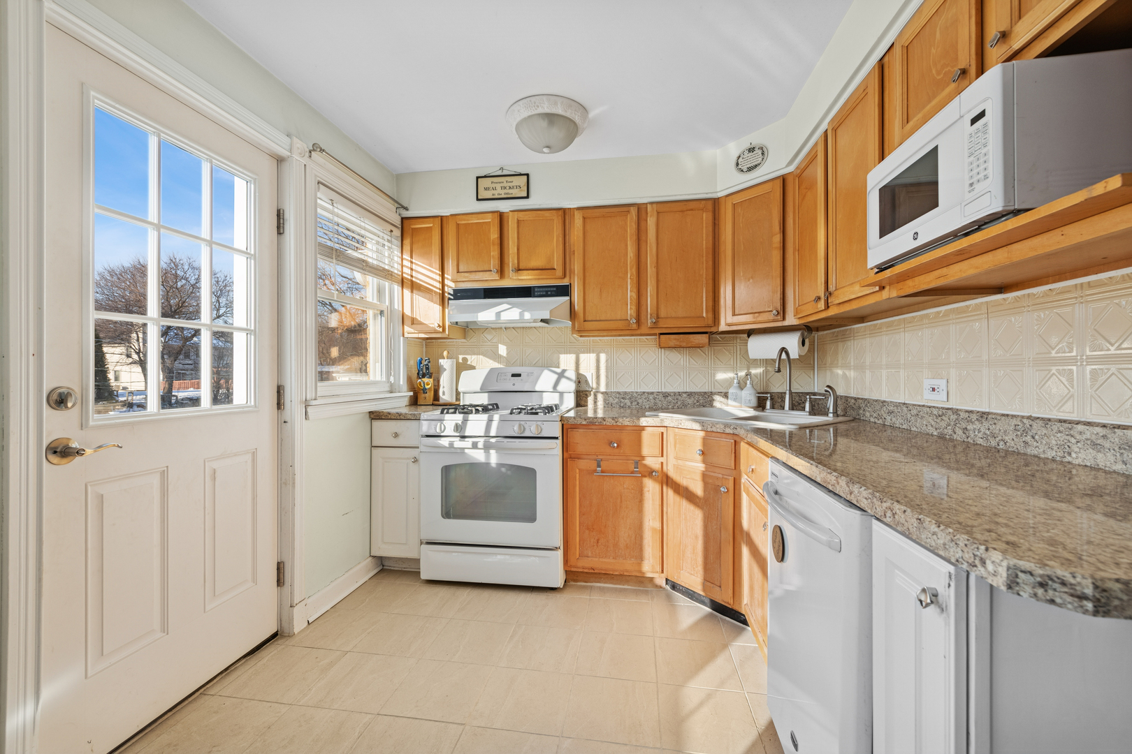 126 North Rohlwing Road Palatine, IL 60074 - Photo 4 of 20