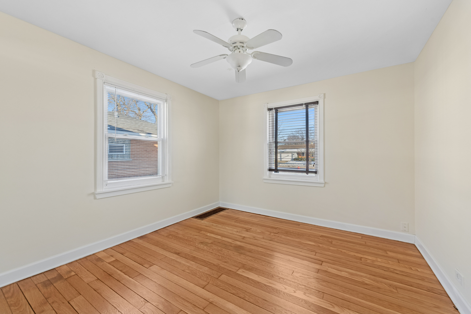 126 North Rohlwing Road Palatine, IL 60074 - Photo 9 of 20