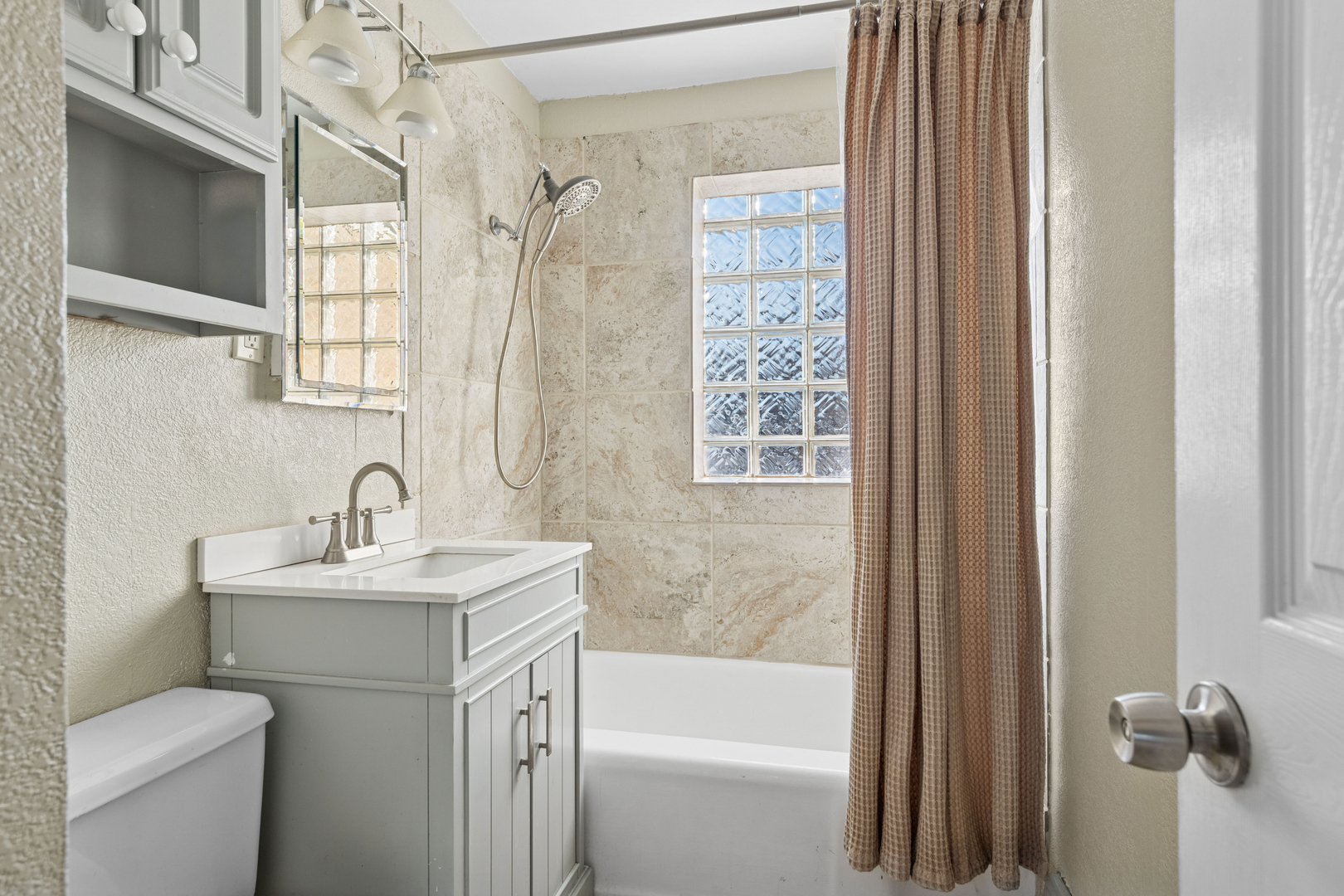 126 North Rohlwing Road Palatine, IL 60074 - Photo 10 of 20