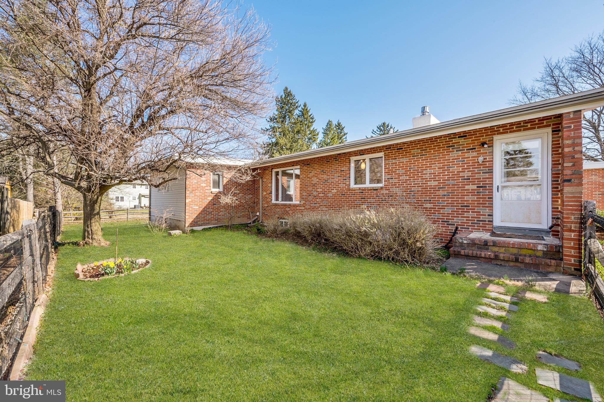106 West Upper Ferry Road Ewing, NJ 08628 - Photo 25 of 25 Sideyard