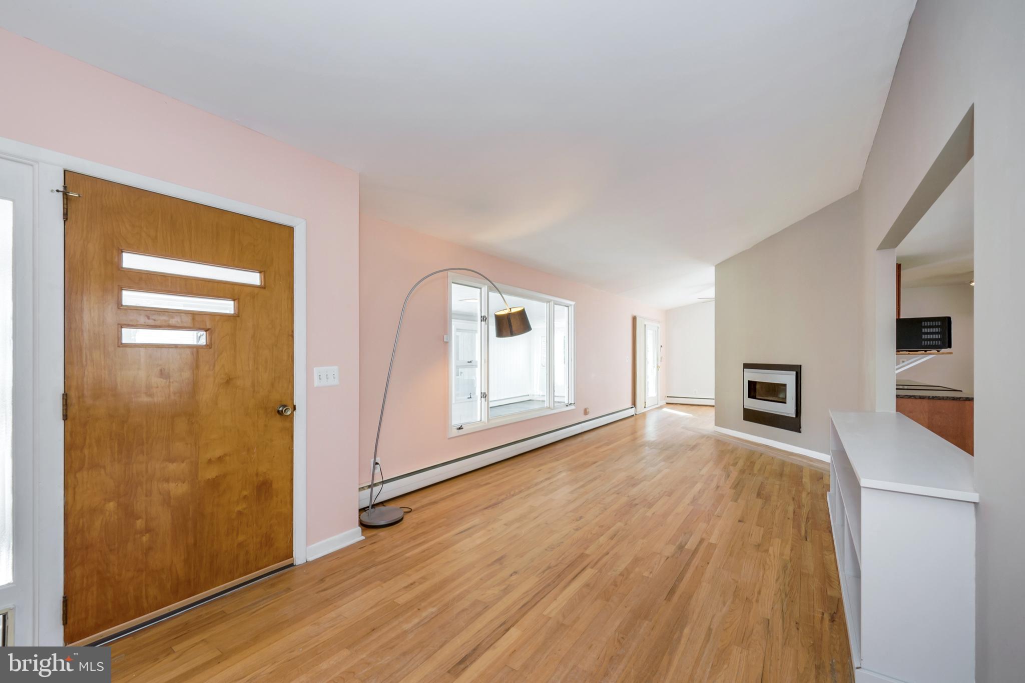 106 West Upper Ferry Road Ewing, NJ 08628 - Photo 9 of 25 Living Room