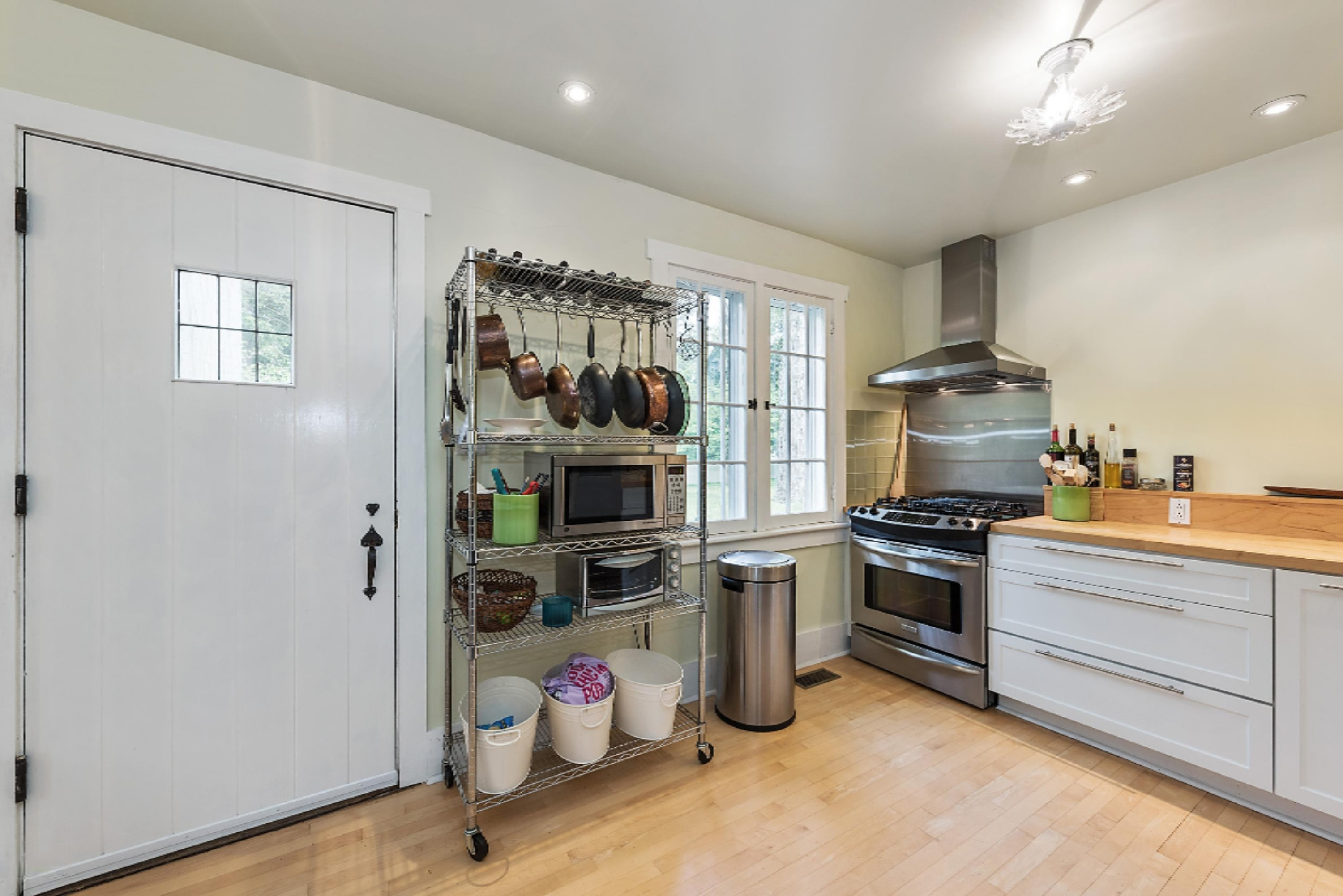 15224 Lakeshore Road Lakeside, MI 49116 - Photo 8 of 27 06_15224lakeshorerd_5_Kitchen_HiRes