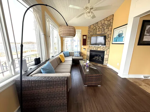 $724,900 | 11362 East Shore Drive, Delton, MI 49046