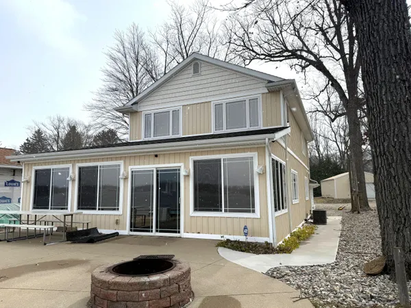 $724,900 | 11362 East Shore Drive, Delton, MI 49046