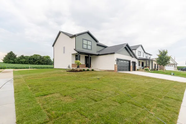 $494,500 | 2 Bucktown Court, Bloomington, IL 61705