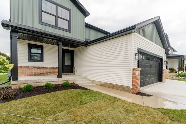 $494,500 | 2 Bucktown Court, Bloomington, IL 61705