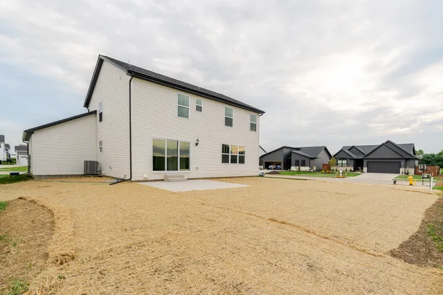 $499,500 | 2 Bucktown Court, Bloomington, IL 61705