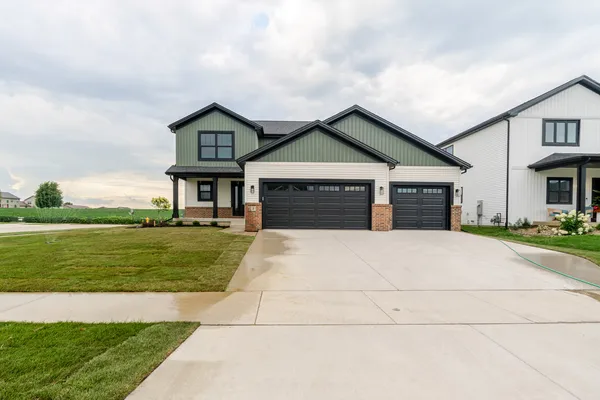 $494,500 | 2 Bucktown Court, Bloomington, IL 61705