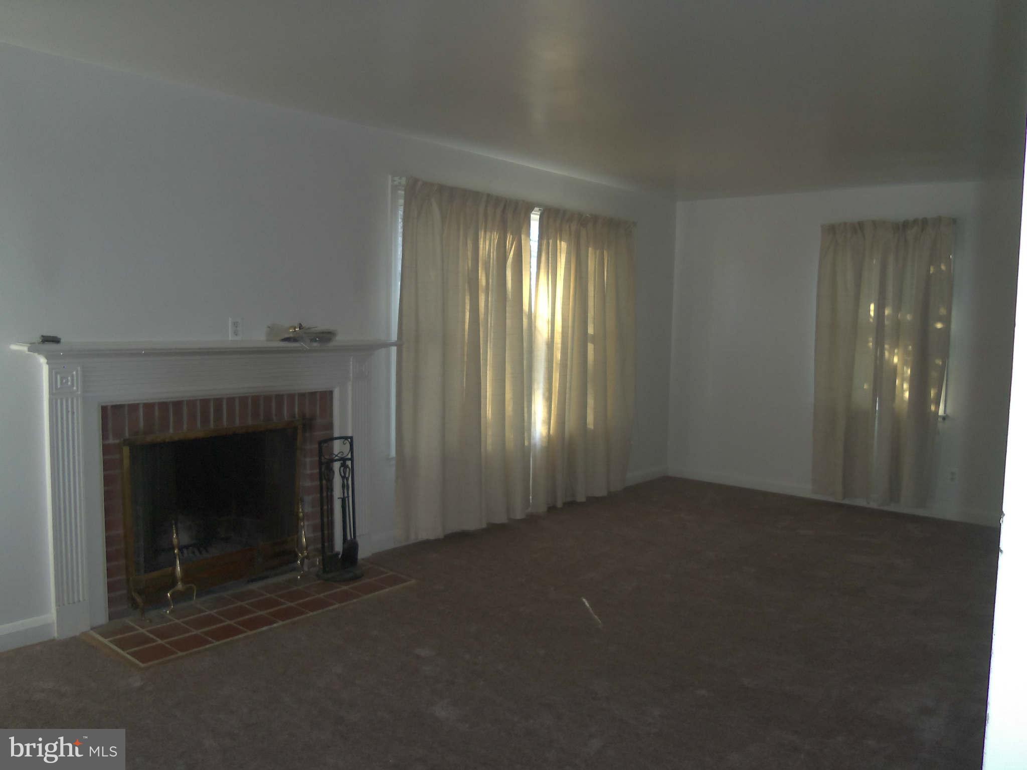308 Paradise Road Aberdeen, MD 21001 - Photo 8 of 21 Living Room