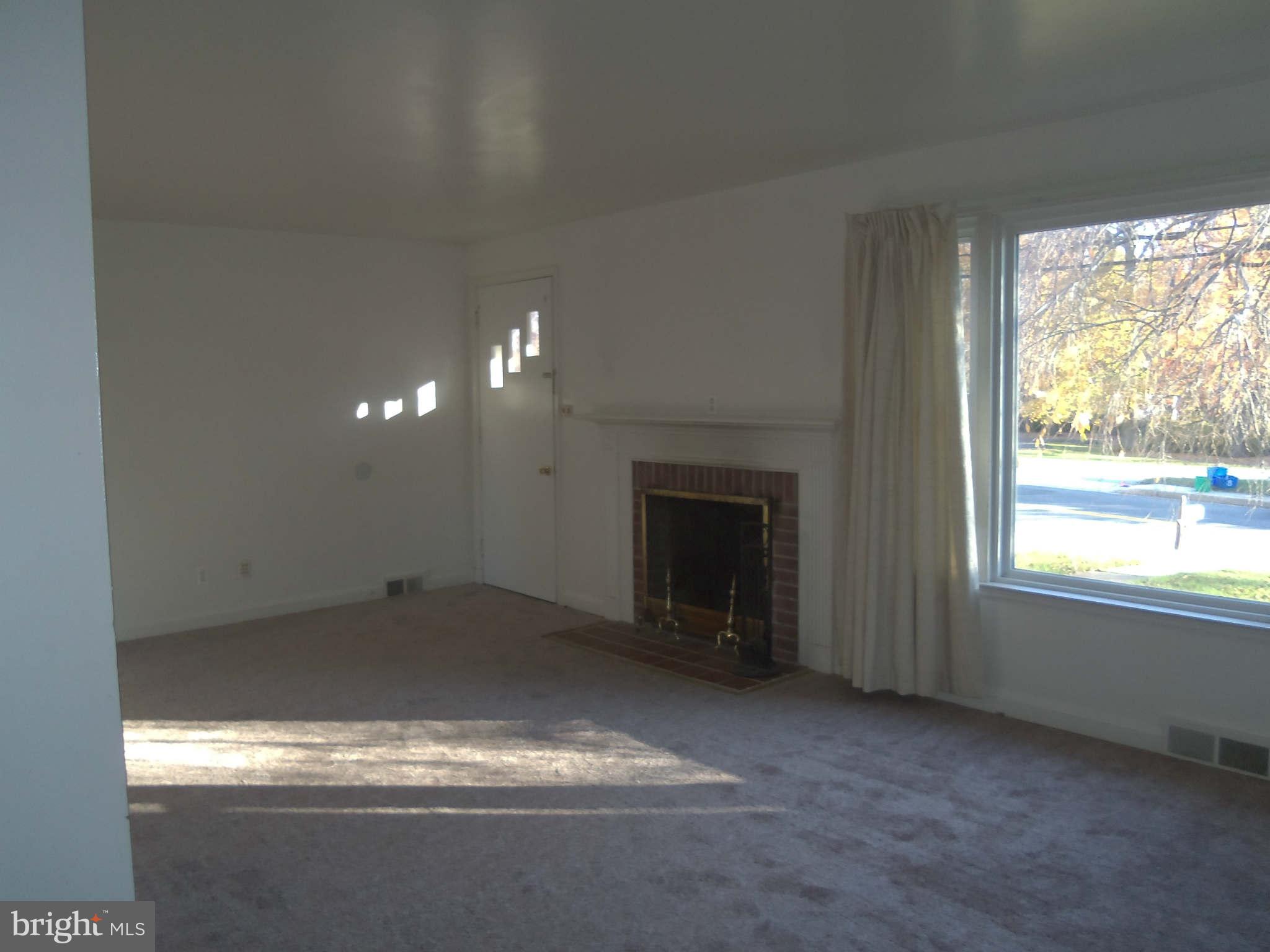 308 Paradise Road Aberdeen, MD 21001 - Photo 10 of 21 Living Room