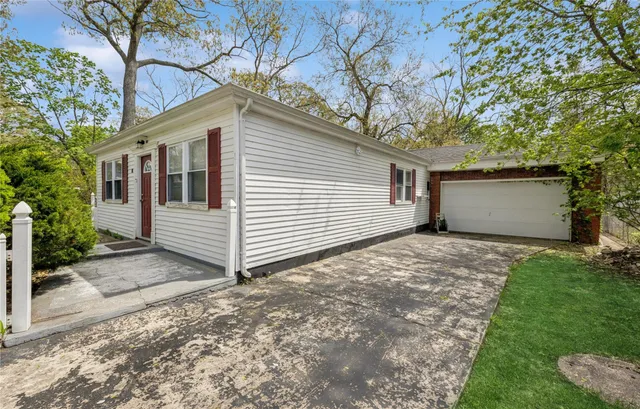 $495,000 | 54 Oakdale Avenue, Selden, NY 11784