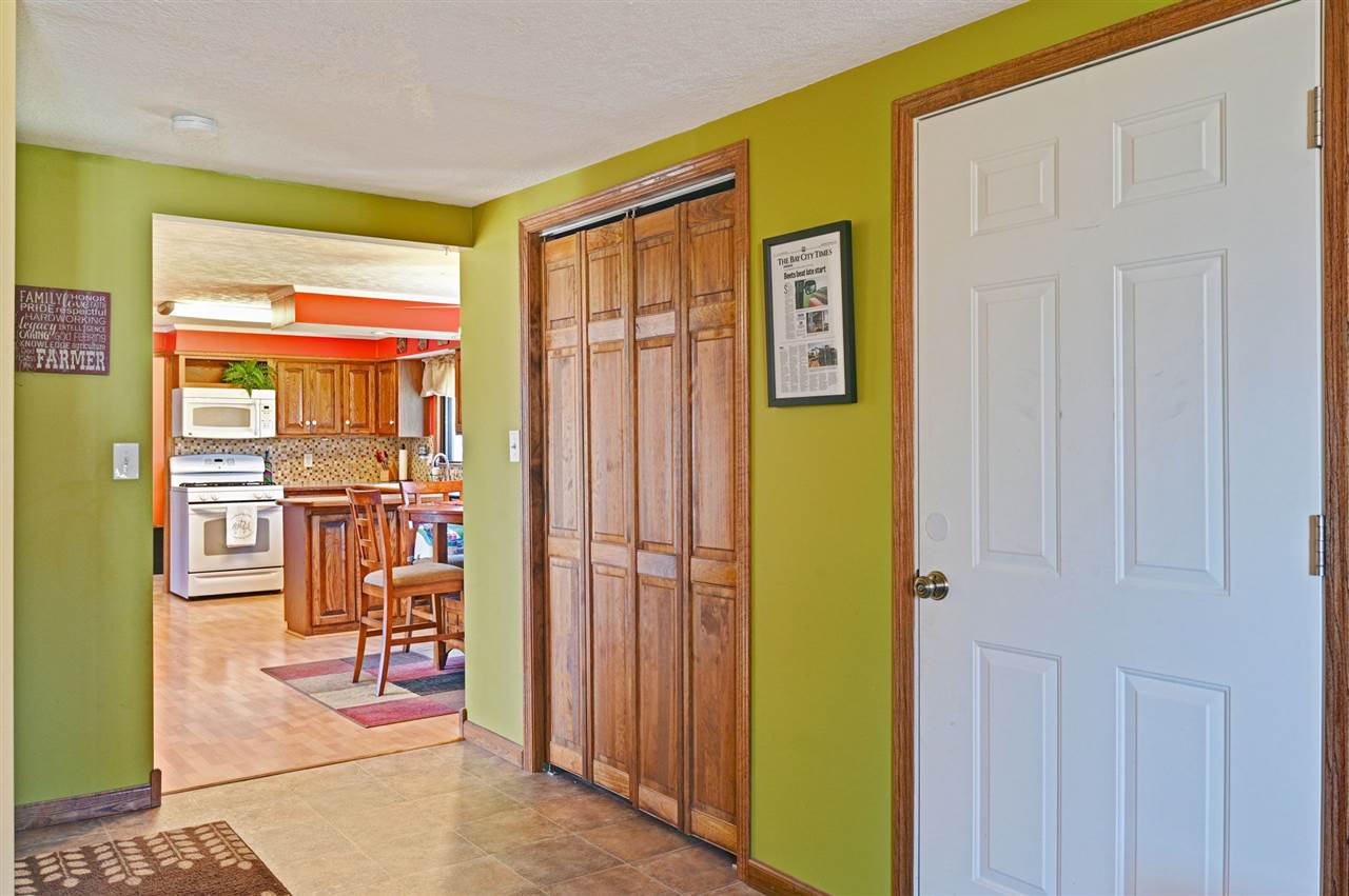 1535 East Parish Road Kawkawlin, MI 48631 - Photo 7 of 23