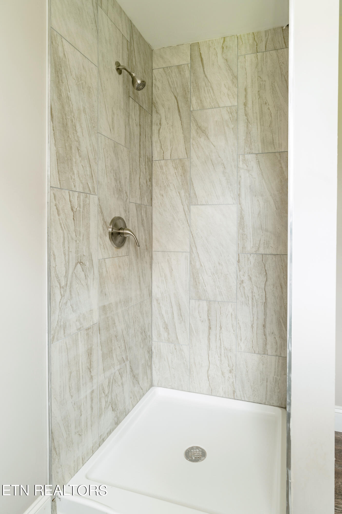 461 Cemetery Road Loudon, TN 37774 - Photo 13 of 26 Tile Shower