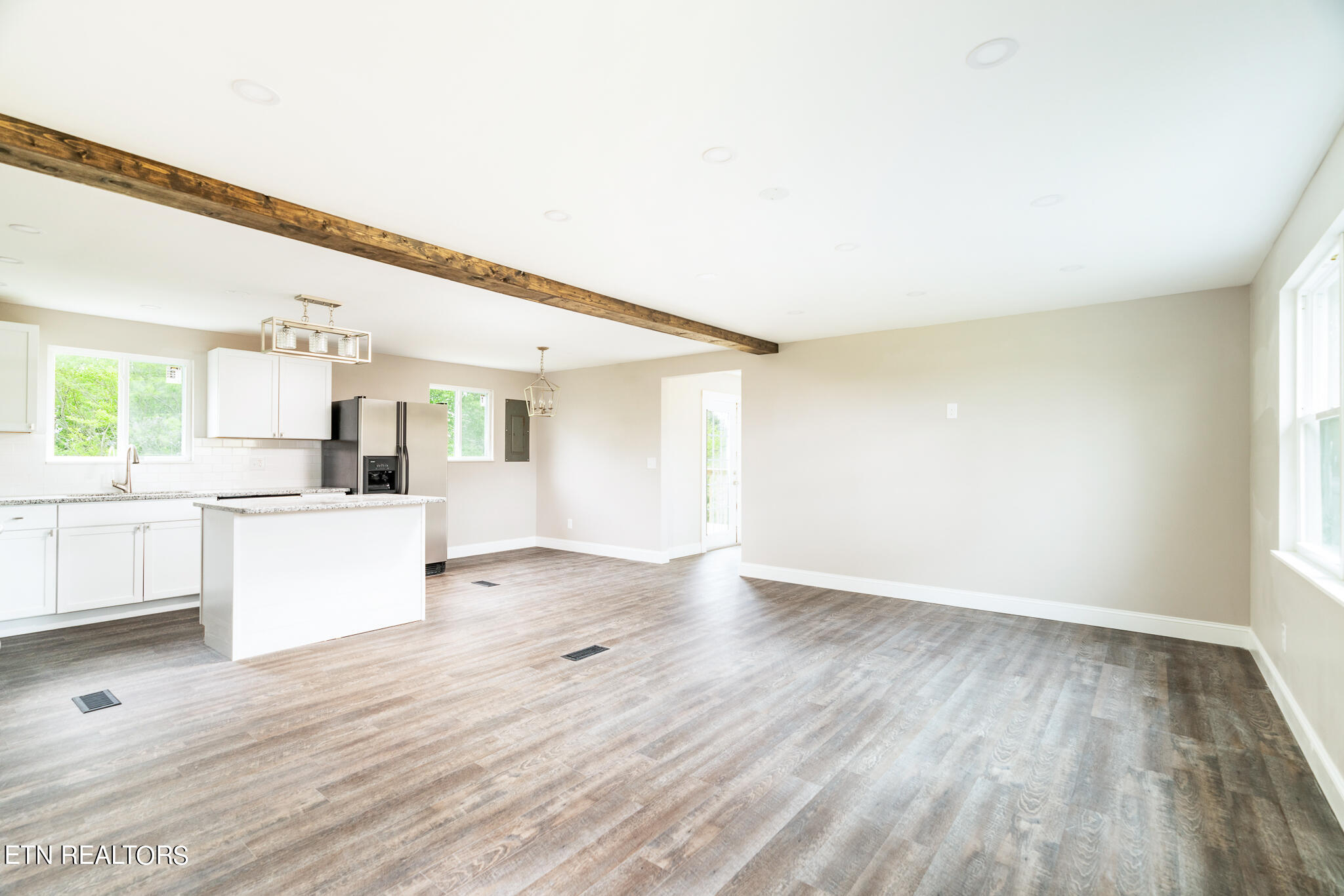 461 Cemetery Road Loudon, TN 37774 - Photo 5 of 26 Living/kitchen