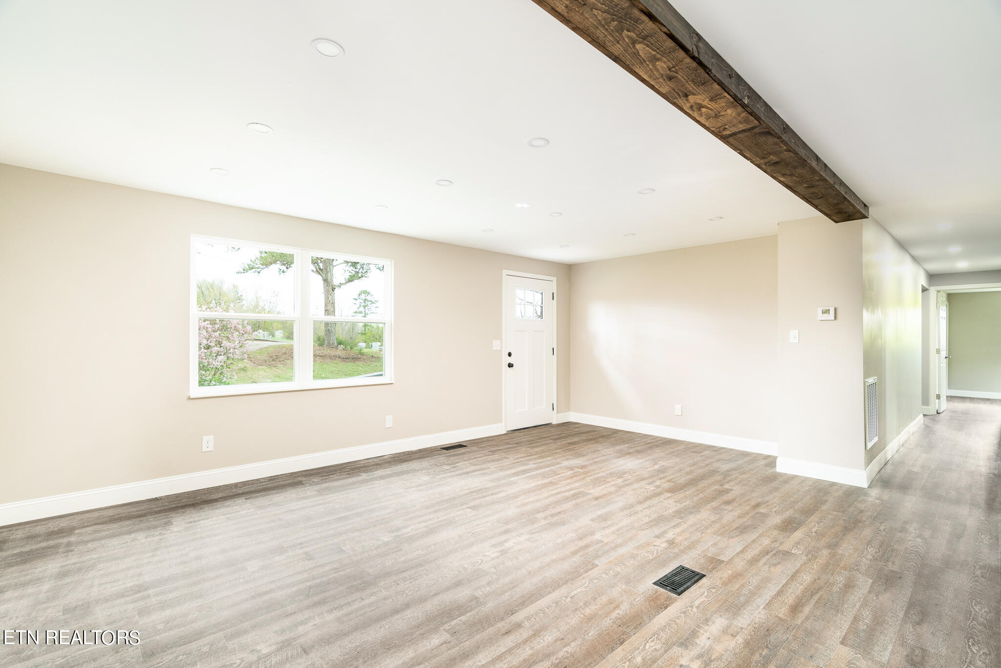461 Cemetery Road Loudon, TN 37774 - Photo 6 of 26 Living room