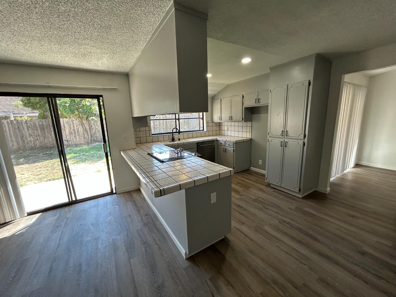 916 Springoak Way Stockton, CA 95209 - Photo 12 of 25