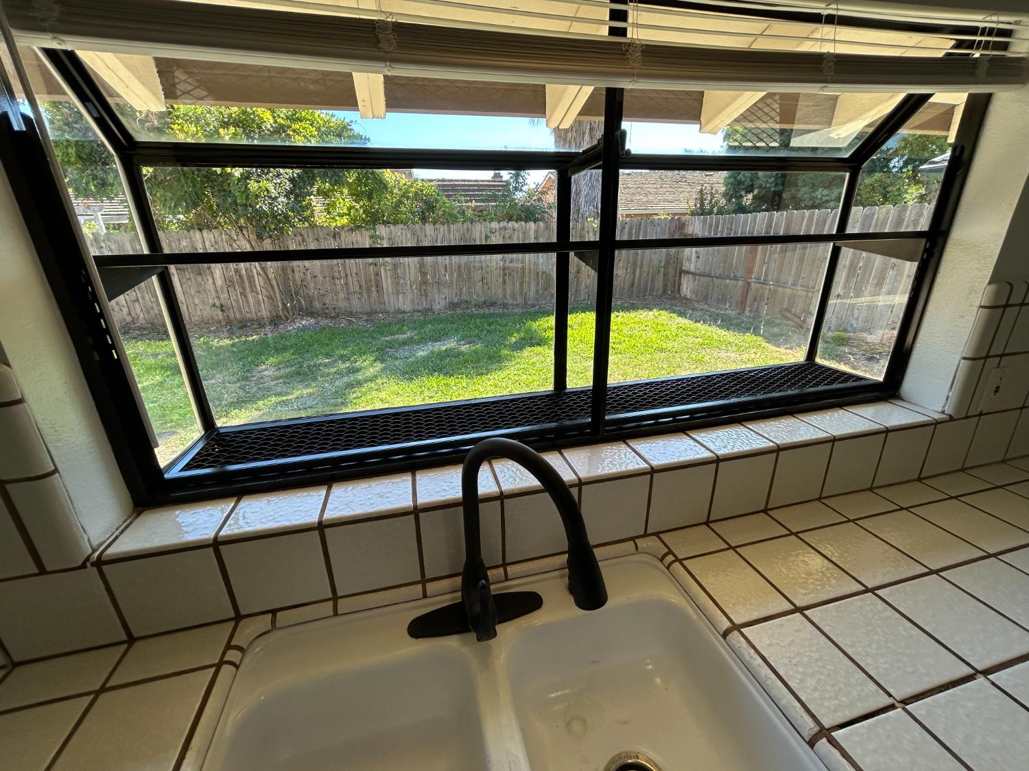 916 Springoak Way Stockton, CA 95209 - Photo 14 of 25