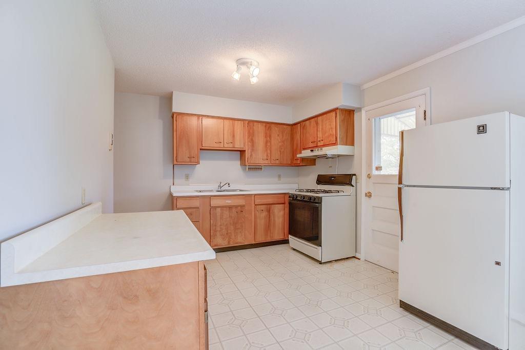 5678 Lawrence Road Cincinnati, OH 45248 - Photo 10 of 36