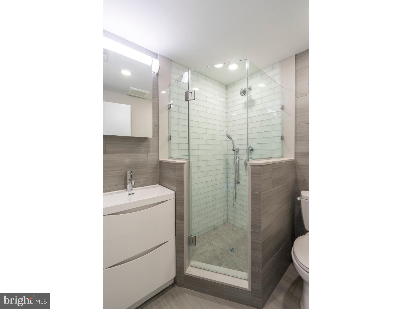 1641 Fitzwater Street, Unit A Philadelphia, PA 19146 - Photo 23 of 25