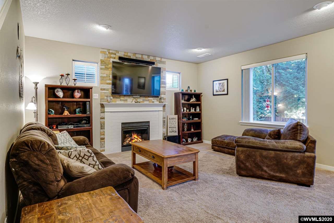 500 Northwest Adam Street Albany, OR 97321 - Photo 4 of 37
