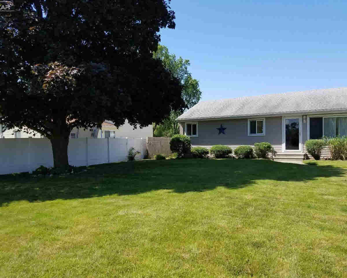 2207 Mapleridge Road Saginaw, MI 48604 - Photo 2 of 20 21175981-1.JPG