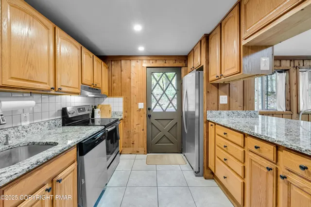 $2,200 | 1827 Stag Run, Pocono Lake, PA 18347