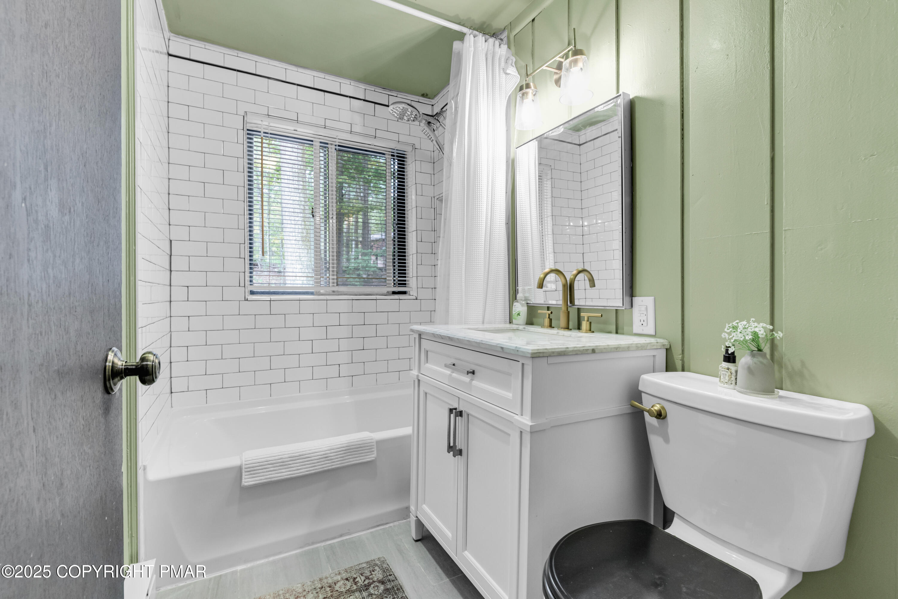 1827 Stag Run Pocono Lake, PA 18347 - Photo 14 of 41 0A5A9767