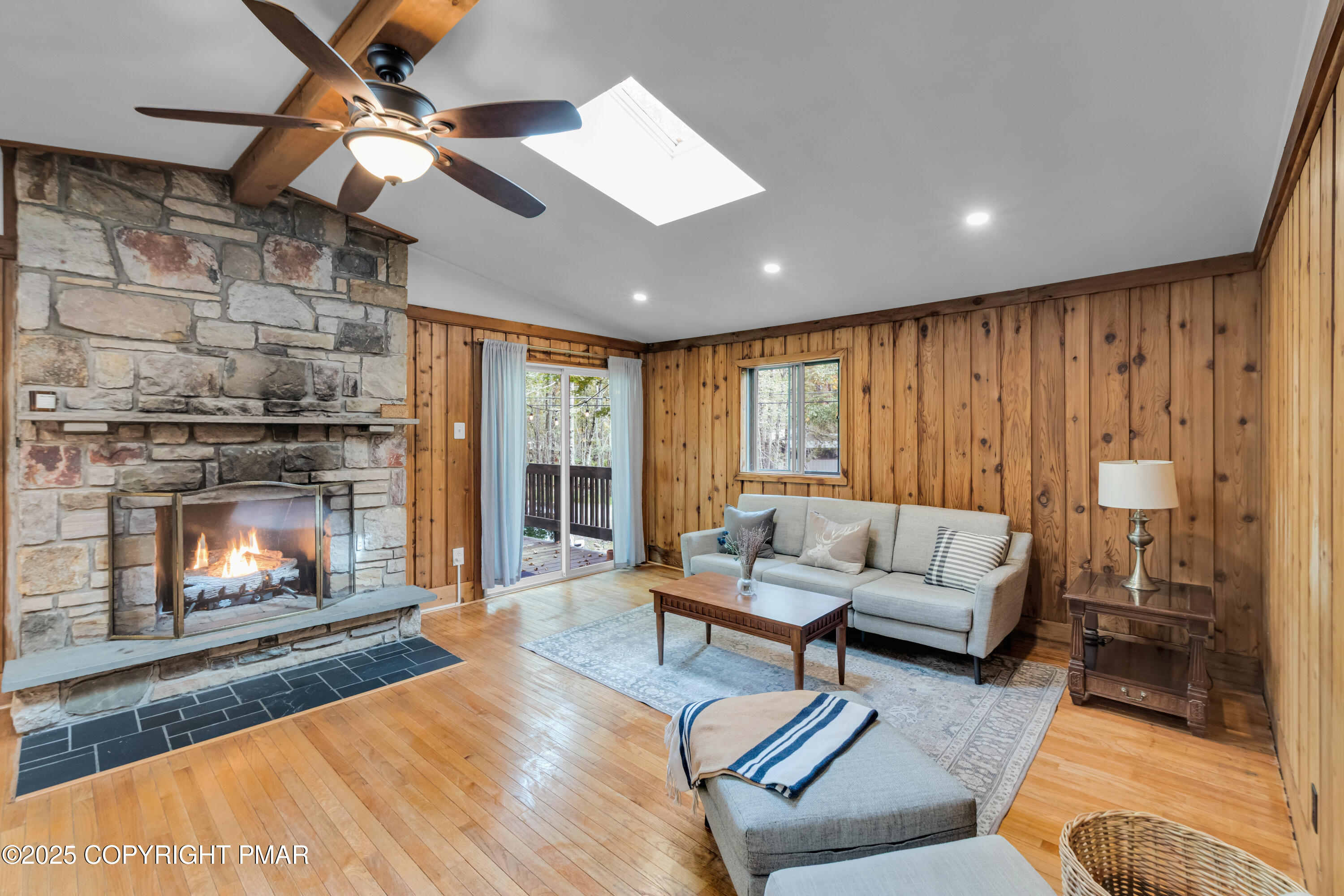 1827 Stag Run Pocono Lake, PA 18347 - Photo 6 of 41 0A5A9735