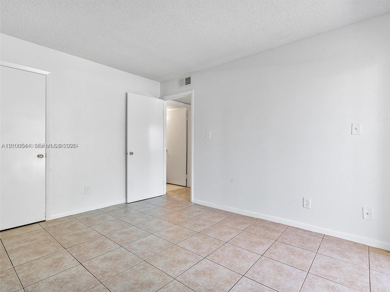 620 South Park Road Hollywood, FL 33021 - Photo 9 of 19 Gallery Image 9