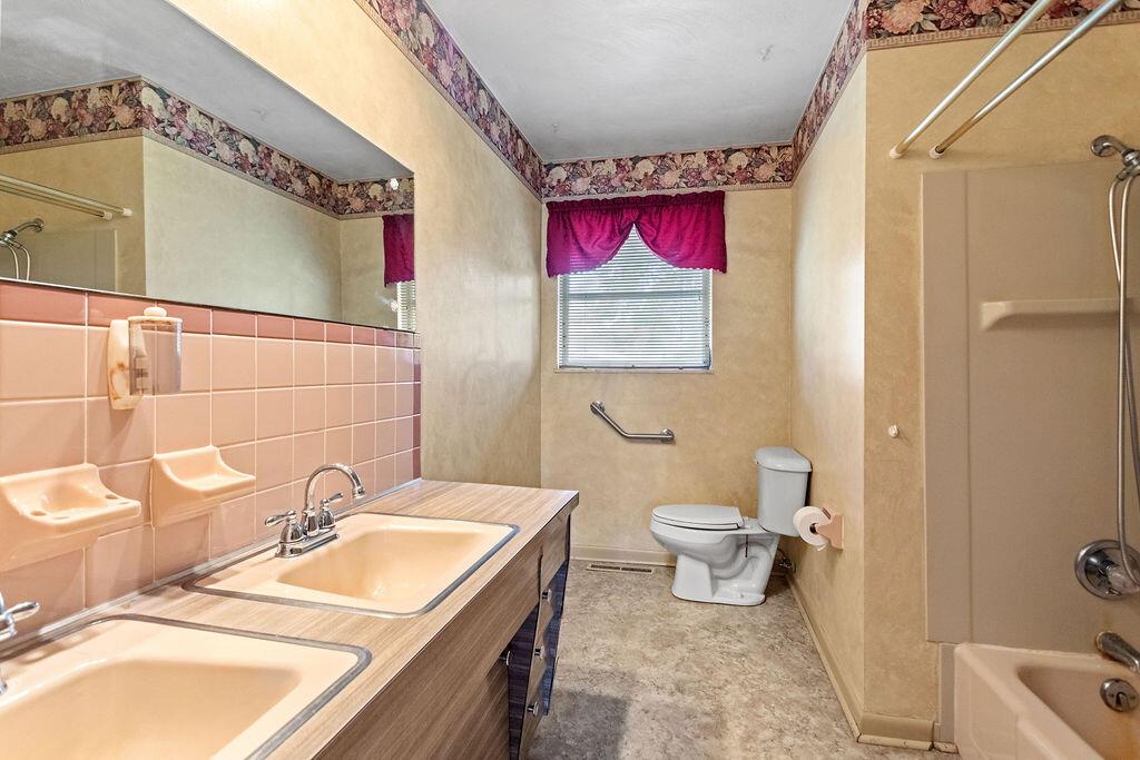 3054 Westwick Road Columbus, OH 43232 - Photo 7 of 37 7G5A3093