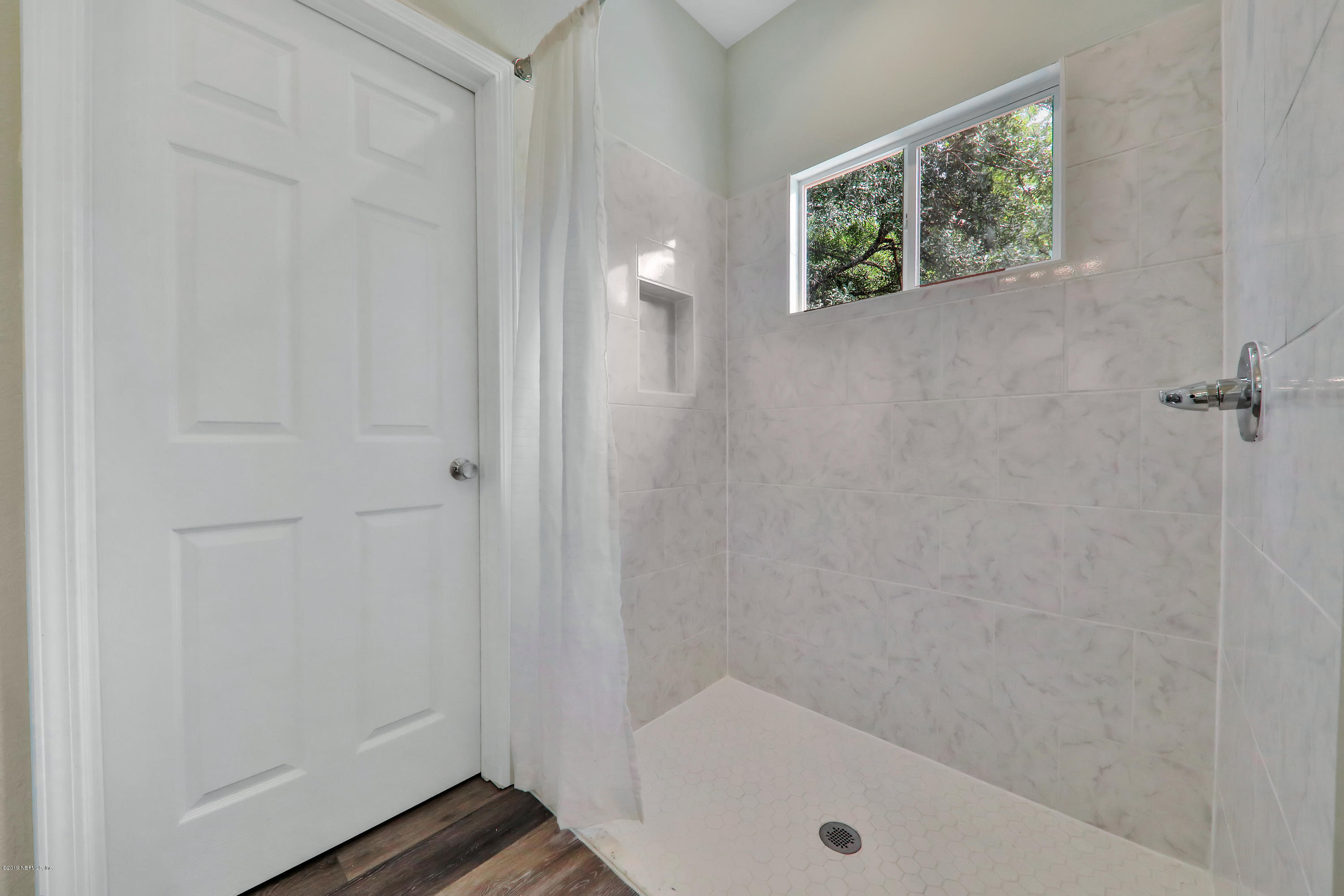 9633 Kevin Road Jacksonville, FL 32257 - Photo 16 of 25 Master Shower