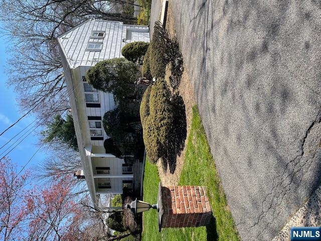 482 Tulane Court Paramus, NJ 07652 - Photo 4 of 6