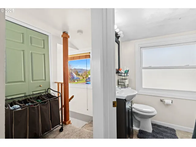 $380,000 | 410 East D Street, Rainier, OR 97048