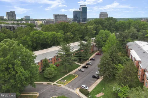 $559,900 | 7720 Tremayne Place, Unit 111, McLean, VA 22102